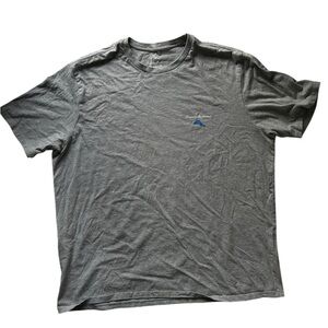 ✨ Grey Tommy Bahama "Call me old fashioned" short sleeve tee✨